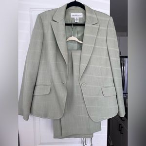 2 Piece Women’s Suit